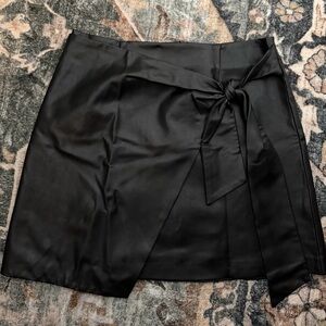 Wilfred tied black faux leather skirt